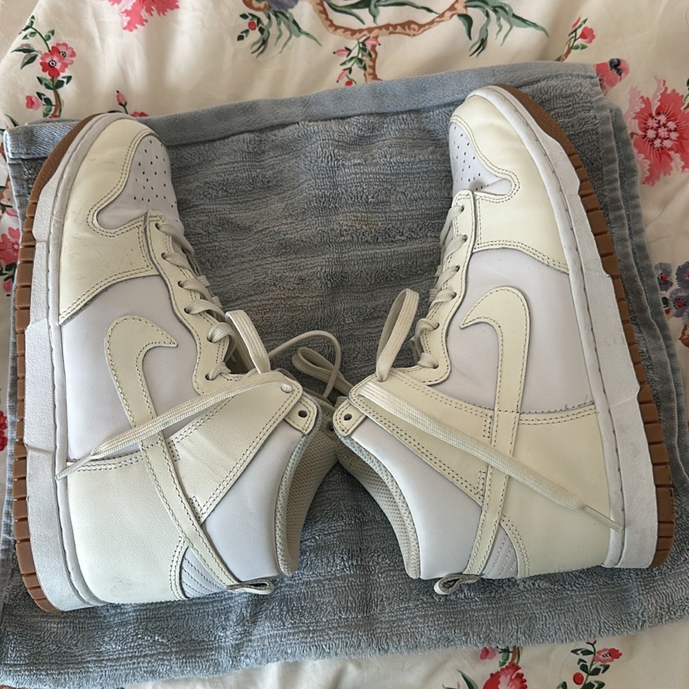 White and cream Nike dunks - Picture 4 of 7